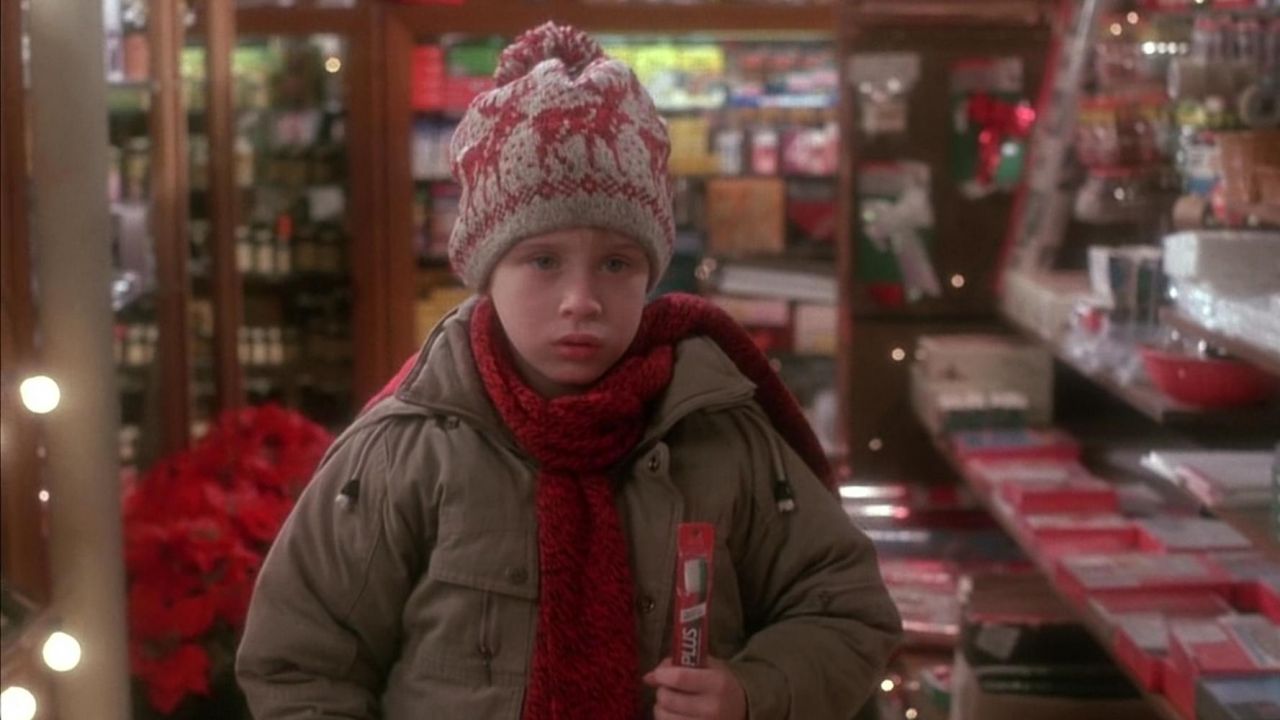 Macaulay Culkin Home Alone: A Review of the Iconic Christmas Film