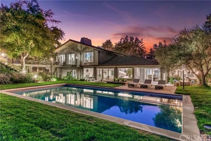 Joe Rogan House: A Deep Dive into the Architecture and Design of a Unique Texas Mansion